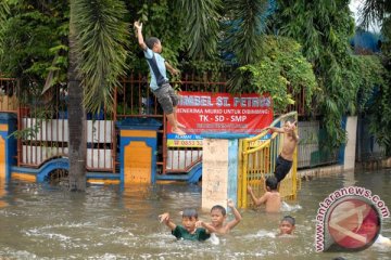 Empat pompa waduk Pluit masih terendam