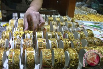 Harga emas naik berturut-turut, investor cari aset yang aman