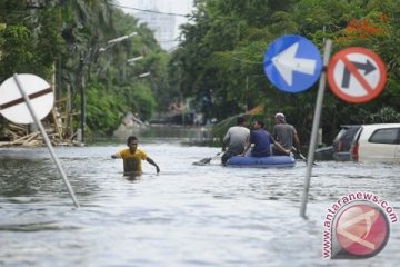 Genangan di daerah Penjaringan belum surut