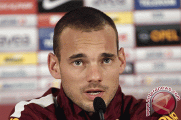 Sneijder songsong pertandingan internasional ke-100nya