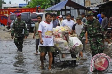 Pluit masih terendam banjir setinggi satu meter