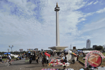 Keuntungan pedagang di Silang Monas berlipat