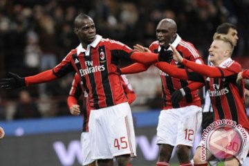 Balotelli cetak dua gol dalam debutnya di Milan 