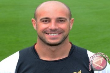 Pepe Reina salah tingkah