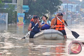 Warga bantaran Kali Bekasi tak menduga banjir susulan