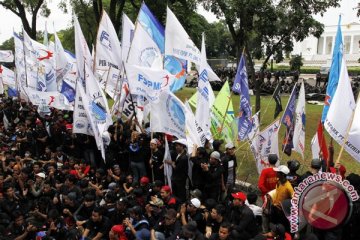 Tuntutan buruh di depan istana