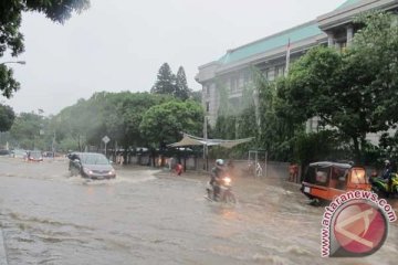 Banjir 20 centimeter genangi Balai Kota DKI