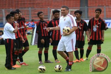 Danurwindo minta pemain muda mencontoh pemain Milan 