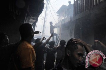 Pertokoan di samping Pasar Cinde Palembang terbakar