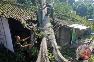 Angin kencang rusak rumah warga di Gunung Kidul