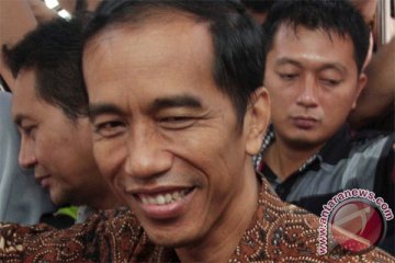 Jokowi bagikan bantuan kepada korban kebakaran 