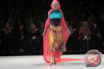 Jokowi "tampil" di catwalk