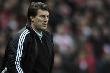 Bos Swansea berharap Laudrup tetap bertahan 