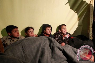 Pengungsi anak harus memikul beban keluarga di Yunani