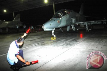 Fighter TNI AU berlatih terbang malam