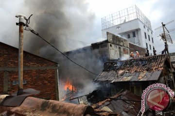 Walikota Jakpus tinjau lokasi kebakaran di Salemba