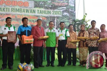 Penanaman Pohon dan Bakti Sosial Hari Bakti Rimbawan 2013