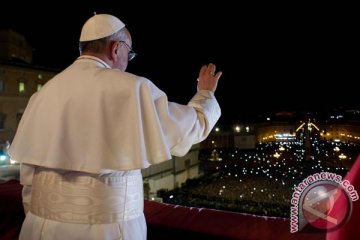 Paus keluar Vatikan untuk berdoa di Roma