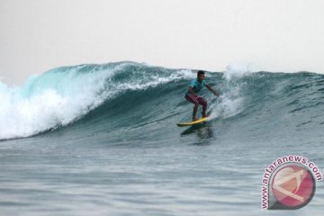 Jabar gelar kejuaraan surfing di Cimaja