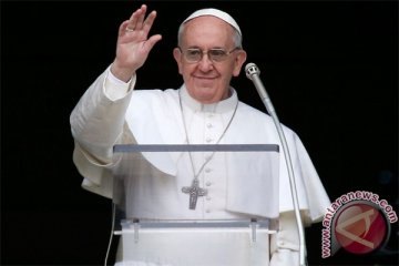 Paus Fransiskus terima kostum San Lorenzo