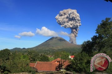 Aktivitas vulkanik Gunung Lokon masih fluktuatif