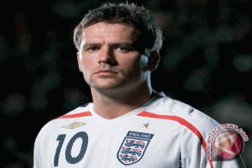 Owen tuding Capello merusak sepak bola Inggris