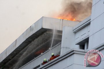 Mobil pemadam mulai tinggalkan Gedung Setneg