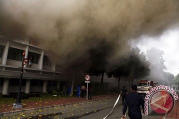 Lantai III Kantor Gubernur NTT ludes terbakar