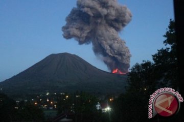 Debu letusan Gunung Lokon guyur Minahasa Utara