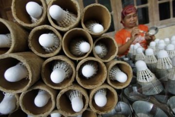 PRODUKSI SHUTTLECOCK