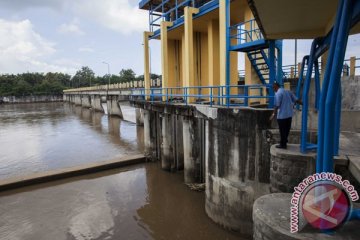 Akibat saluran irigasi dimatikan, produksi ikan turun 30 persen