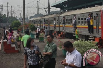 Gerbong KA Tawang Jaya terlepas di tengah perjalanan