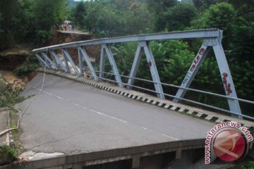 Lima korban reruntuhan jembatan selamat