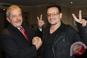 Bono raih penghargaan budaya Prancis