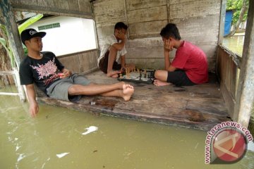 Dua tanggul Bengawan Solo di Lamongan dinilai rawan banjir