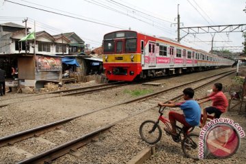 Banyak perlintasan liar di jalur Serpong-Tanah Abang 