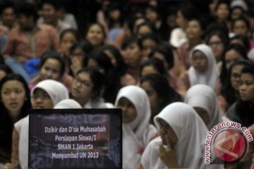 Jelang UN, ribuan siswa di Semarang berdoa bersama