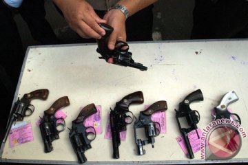 Polres OKU tarik 14 pucuk senjata api anggota