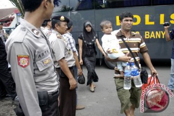 Tiga WNA asal Jerman dan Thailand dideportasi