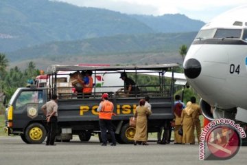 C-130 Hercules TNI AU pengangkut soal UN tiba di Banjarmasin