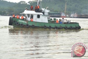 Kapal angkut barang tenggelam di Dermaga Banjarmasin