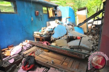 Ratusan rumah rusak akibat gempa Dieng