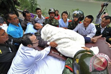 Evakuasi korban gempa China dilanjutkan