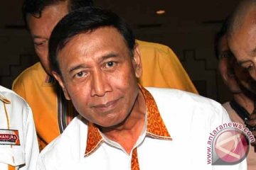 Wiranto ajak calegnya berbecek-becek