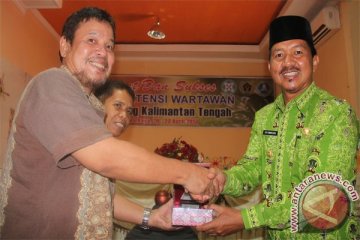 Pemberian Cinderamata