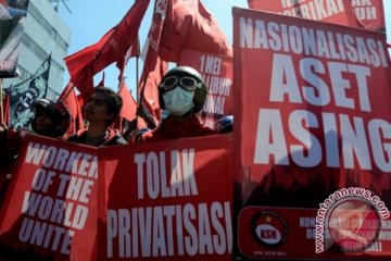 Pengunjuk rasa Hari Buruh bentrok di Surabaya