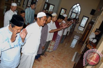 Shalat gerhana di Masjid Akbar Bengkulu