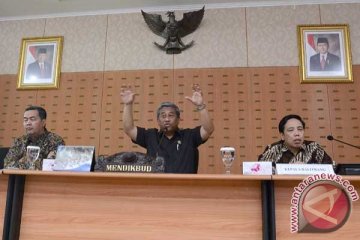 Presentase kelulusan turun, kesalahan sistem UN menumpuk 