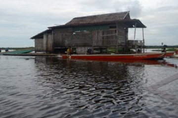 RUMAH TERAPUNG