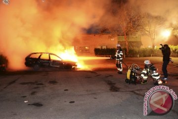 Mobil kembali dibakar di Stockholm jelang malam kelima kerusuhan